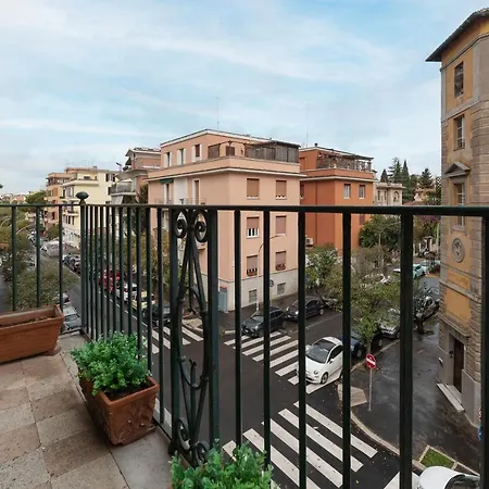 Guesthost - Monteverde Bright * Rom